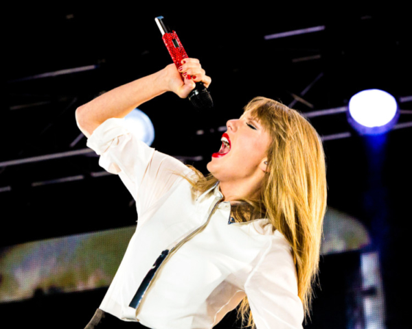 Taylor Swift, Capital Radio's Summertime Ball, The O2, London, Red Microphone, Singer, white shirt, red lipstick, ©Bronac McNeill